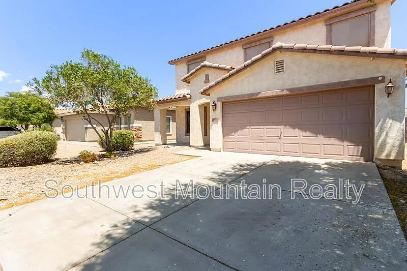 4 bed, 2.5 bath, 1943 sqft, $1,795 — Photo 3