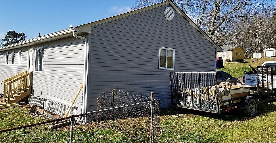 2nd image of 912 Lloyd St