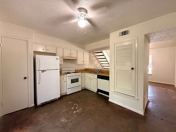 5th image of 3448 Willowrun Dr Building A