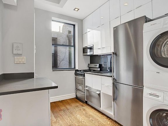 4th image of 219 E 23rd St APT 17