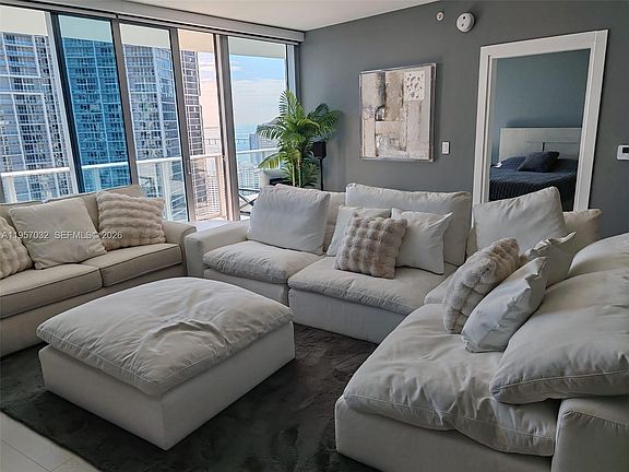 3rd image of 200 Biscayne Boulevard Way APT 3907