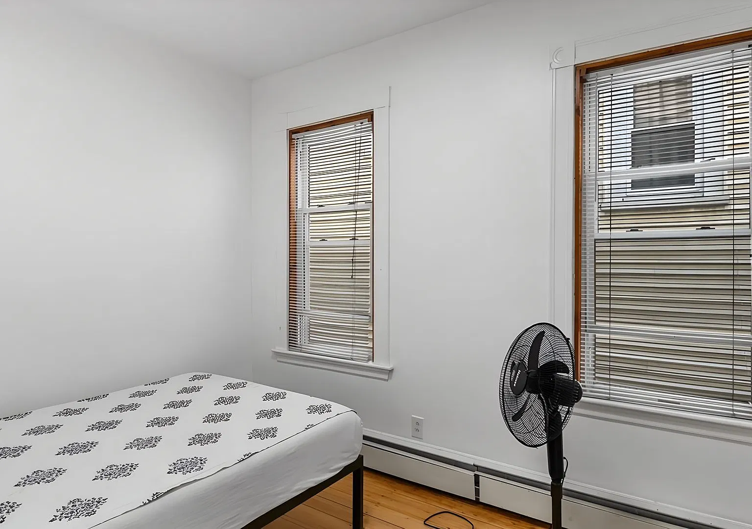 Modern 4 Bed in Mission Hill | In-Unit Laundry | 9/1/27 — Photo 4