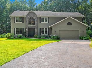 3611 Royal Oaks Ct, Suamico, WI 54173