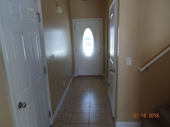 2nd image of 118 Ashton Walk