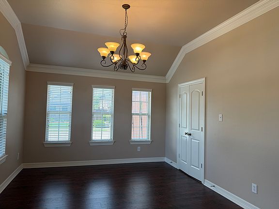 5th image of 9638 Castlerock Trl