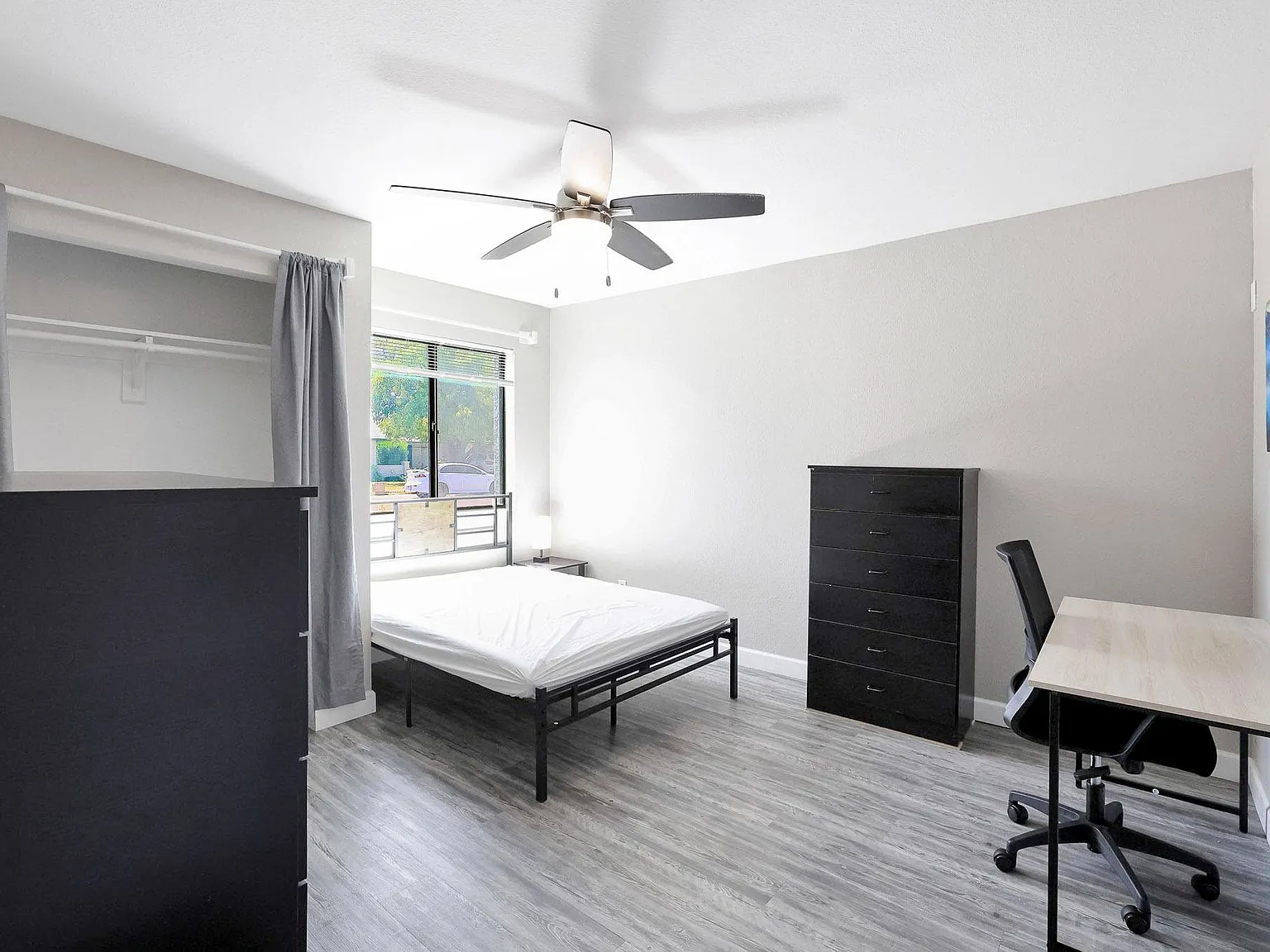 4 bed, 3.0 bath, 2300 sqft, $949 — Photo 3