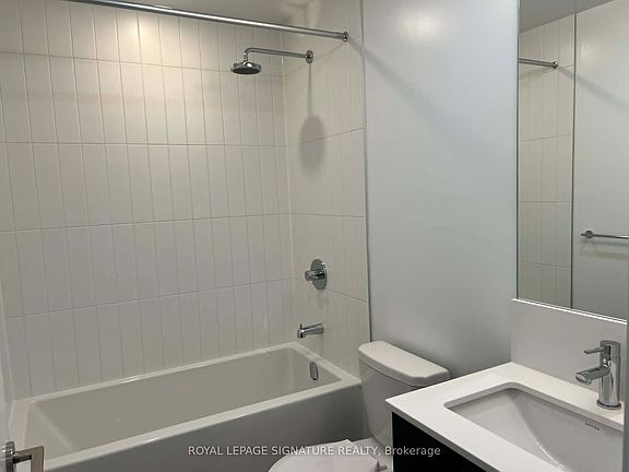 4th image of 10 Oak St #1809