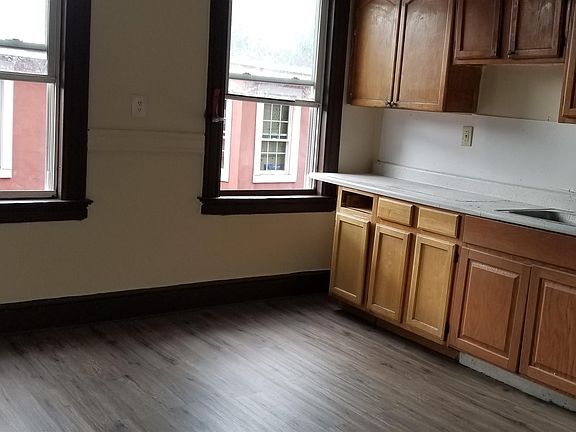 3rd image of 844-850ZOIN Park St #2E