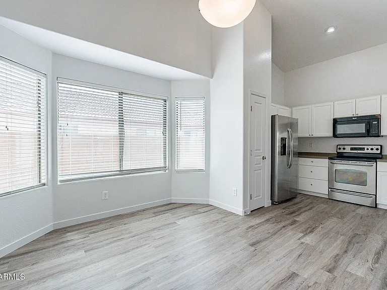 24866 W Huntington Dr — Photo 20