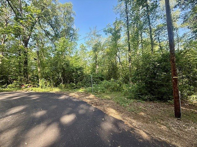 2nd image of 89 Midlake Dr N