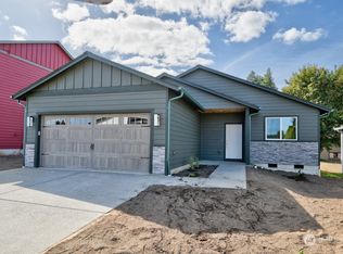 2111 Hawks View Ln, Winlock, WA 98596
