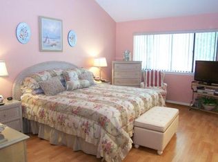 27 Timber Ridge Dr, Holbrook, NY 11741