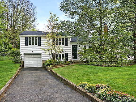 2nd image of 44 Knickerbocker Rd