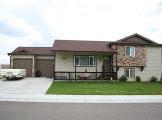 2211 Silvertip St, Bar Nunn, WY 82601