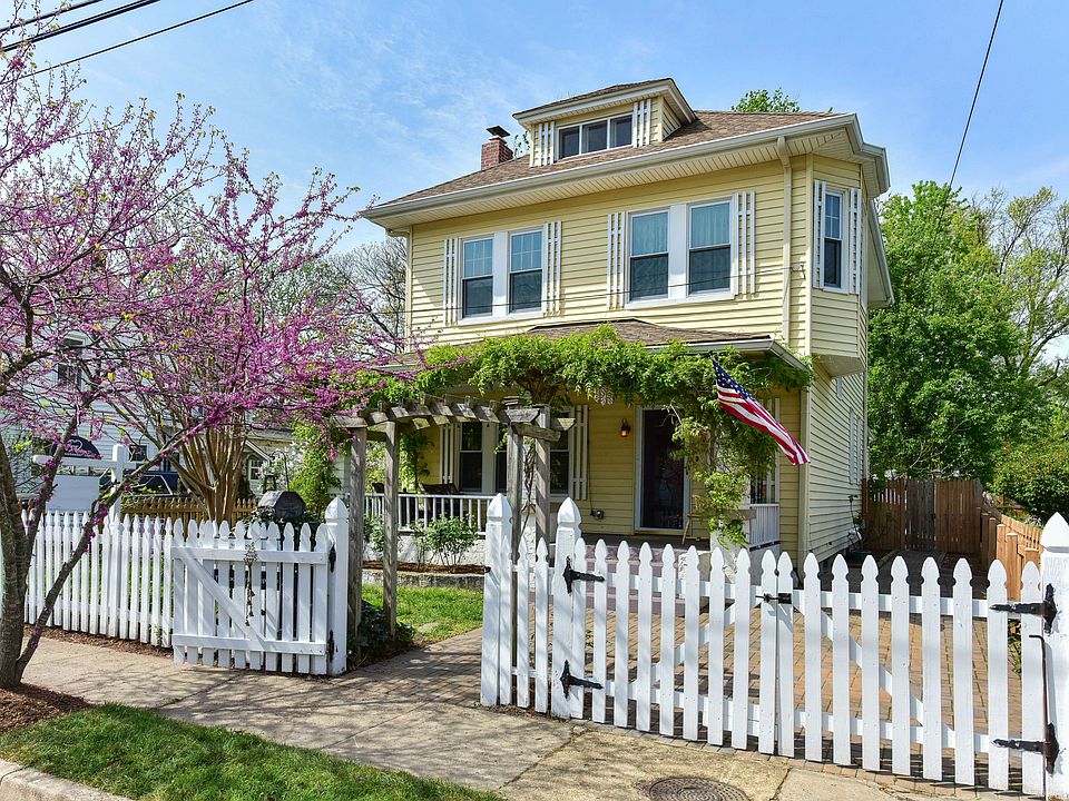 1st image of 210 Laverne Ave