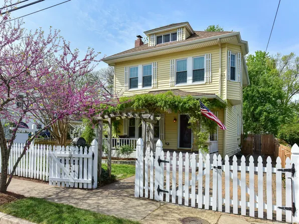 210 Laverne Ave, Alexandria, VA 22305