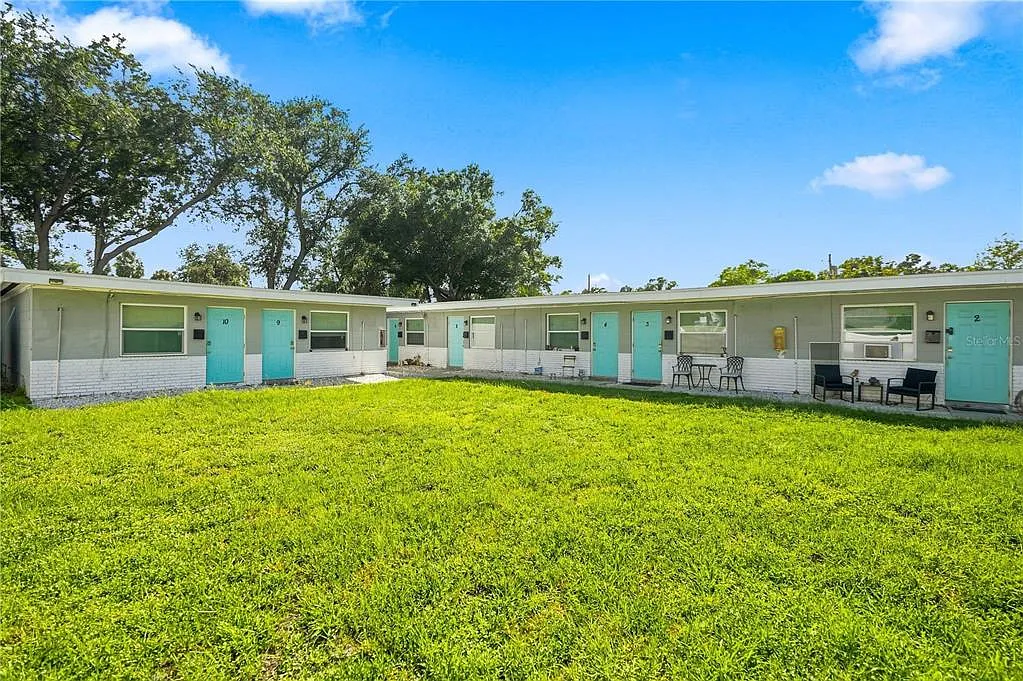 3 bed, 1.0 bath, 5653 sqft, $1,700 — Photo 2