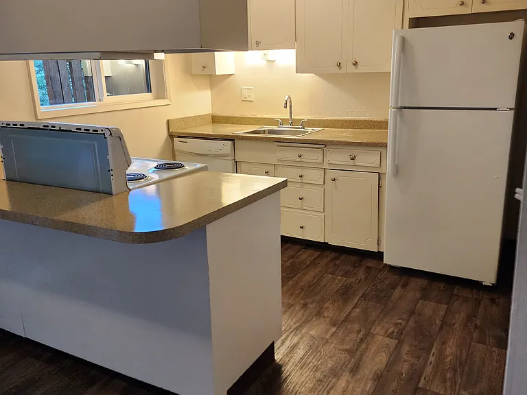 Kristin Apartments — Photo 19