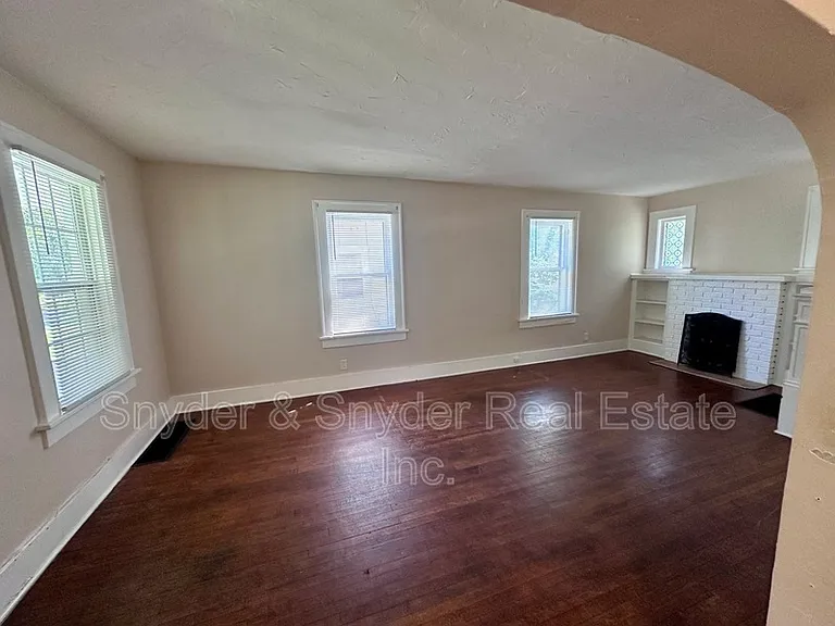 700 Noble Ave — Photo 3