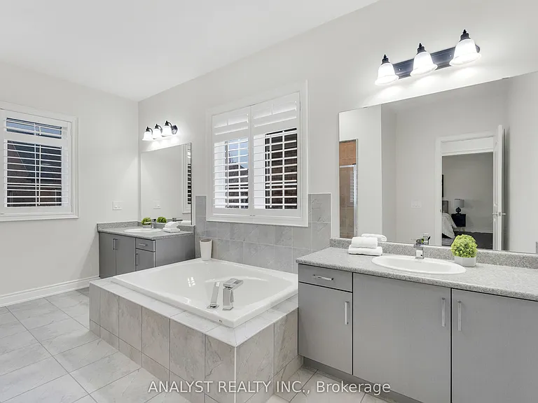 61 Ross Vennare Cres — Photo 30