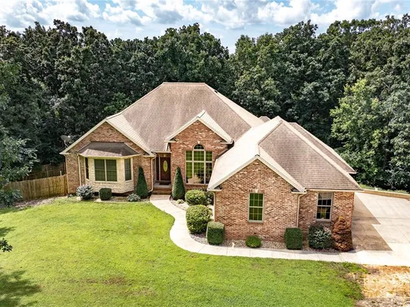 1689 F South Rd, Medora, IL 62063