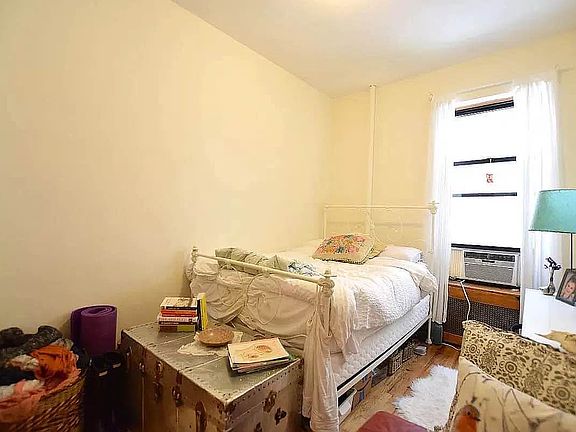 3rd image of 203 W 85th St APT 32