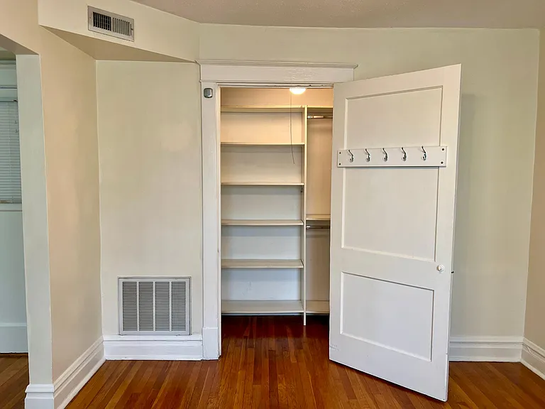 7401 Zephyr Pl #2E — Photo 8