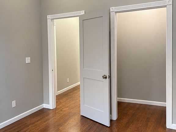 5th image of 1071 Dean St