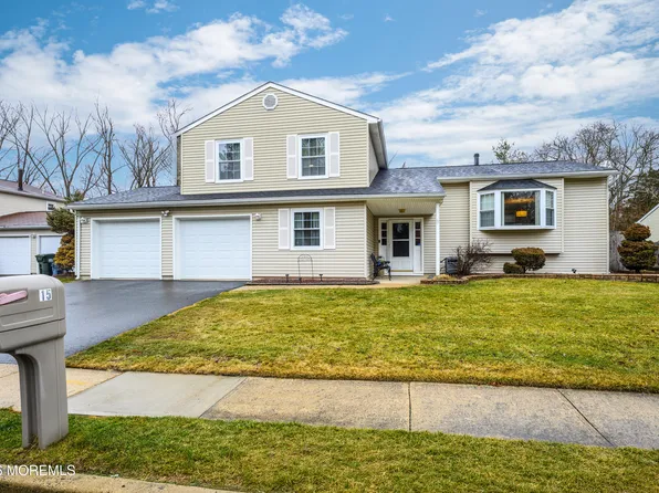 15 Hearth Court, Howell, NJ 07731