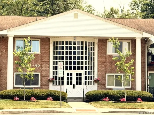 24 Park Lane Ct, Buffalo, NY 14221
