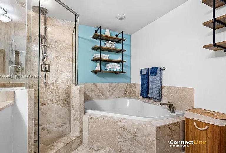 510 NW 84th Ave — Photo 7