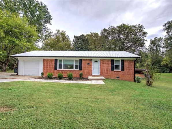203 Burton Dr, Calhoun, GA 30701