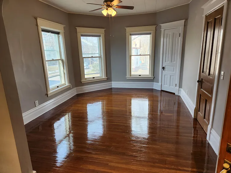 605 E Washington St #B — Photo 9
