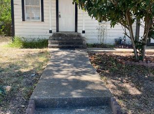 340 Bois Darc St, Lockhart, TX 78644