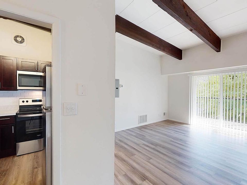 1st image of 355 Engamore Ln #208