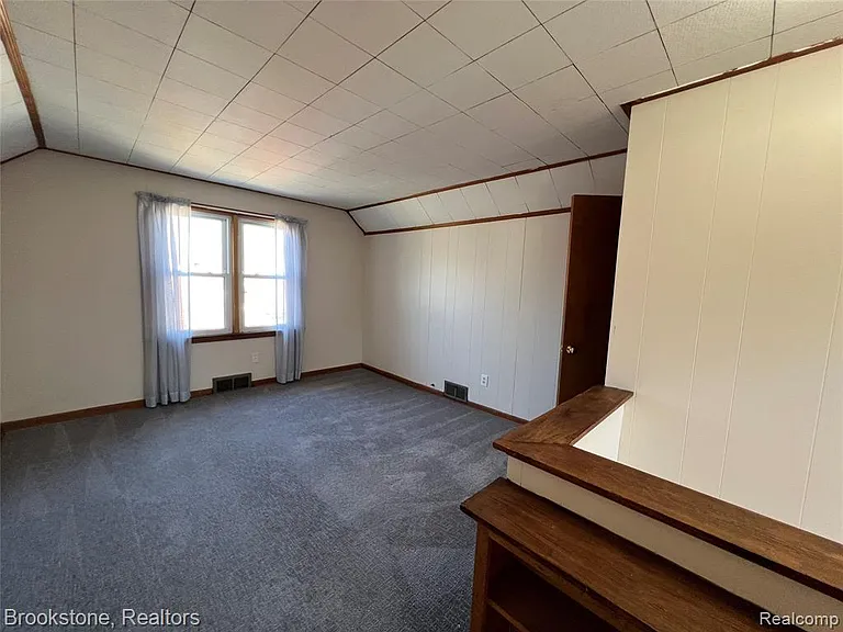 23280 Forest St — Photo 19