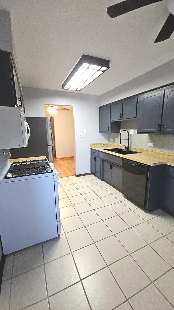 2 bed, 1100 sqft, $1,900 — Photo 4