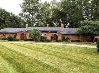 2304 Middlecroft Dr, Burton, MI 48509