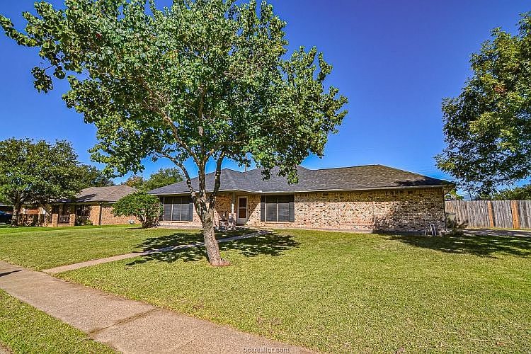 1st image of 3700 Ravenwood Dr