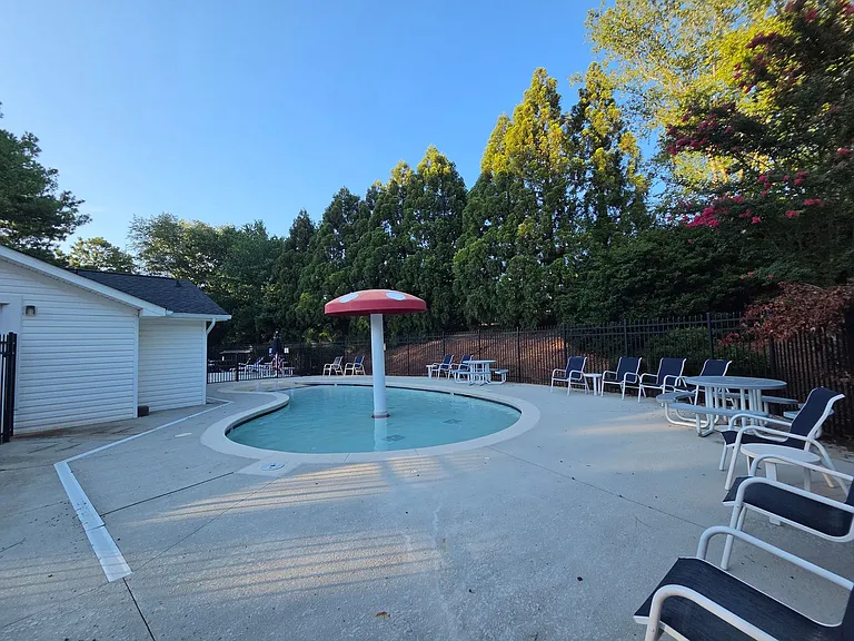 112 Spring Grove Dr — Photo 23