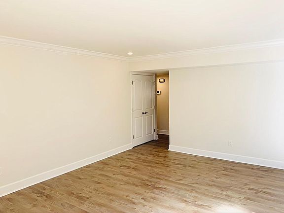 5th image of 512 W 10th St #512