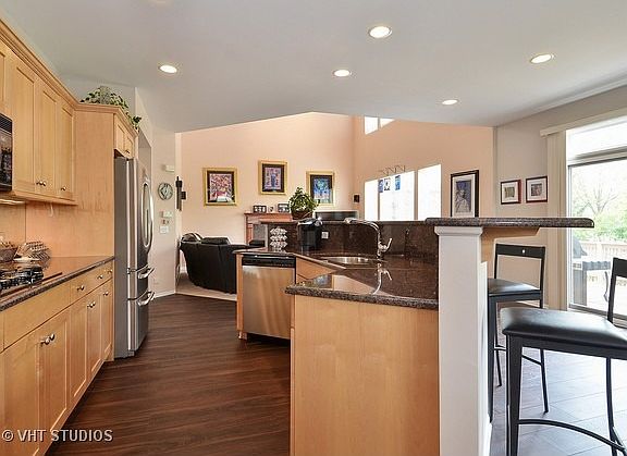 4th image of 53 Holabird Cir