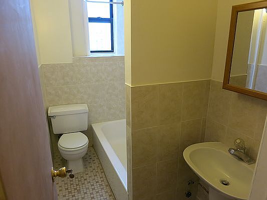 5th image of 379 Irving Ave #1C