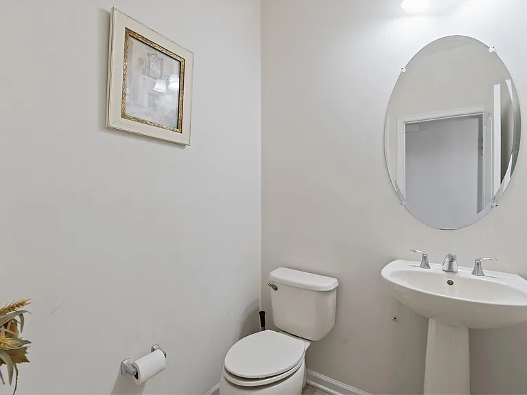 43245 Mitcham Sq — Photo 11