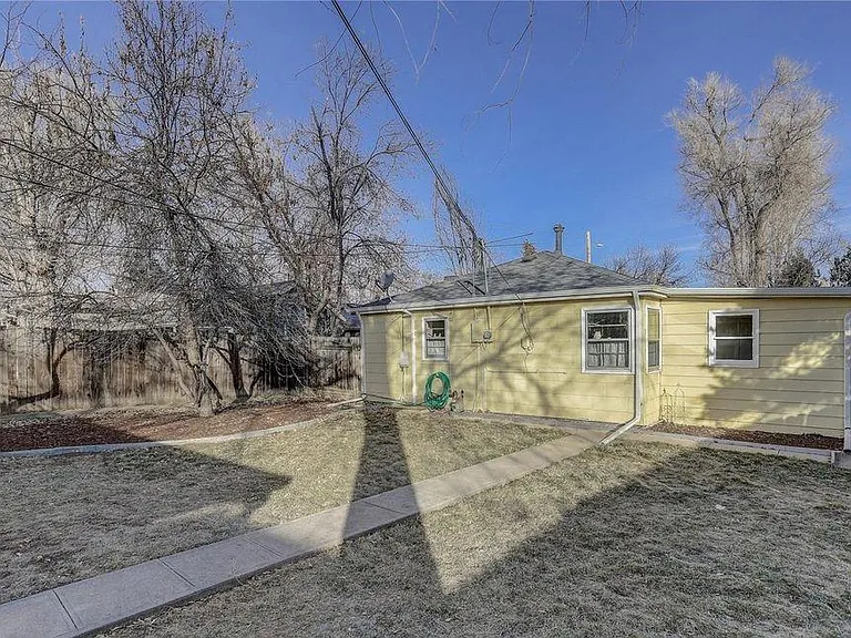 810 E Geneseo St — Photo 15