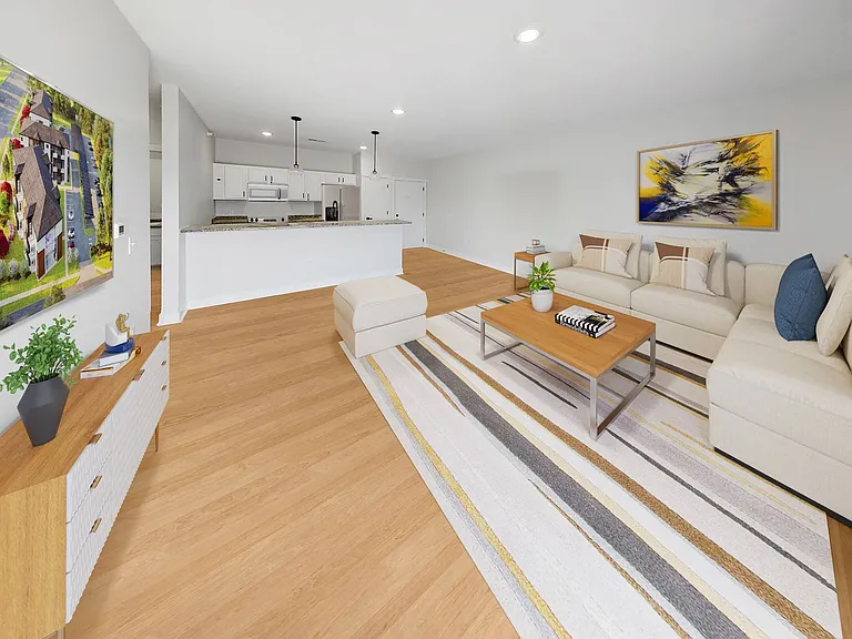 REO Gateway Apartments — Photo 10