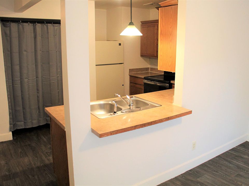 2nd image of 1021 3rd St #2