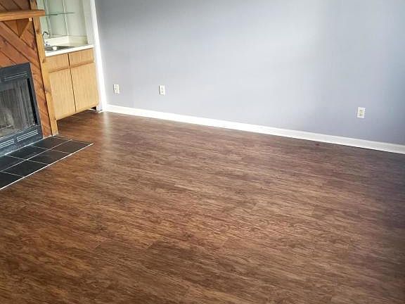 2nd image of 2422 Woodstock Ave