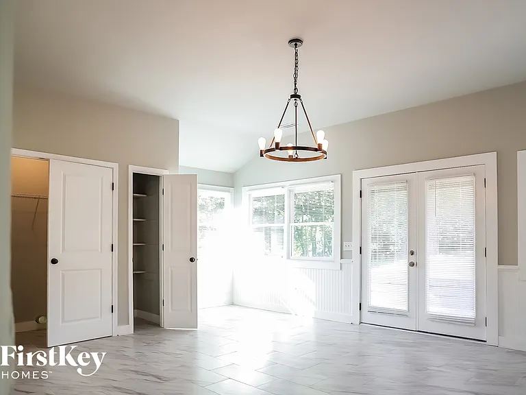 2207 Freydale Rd SE — Photo 3