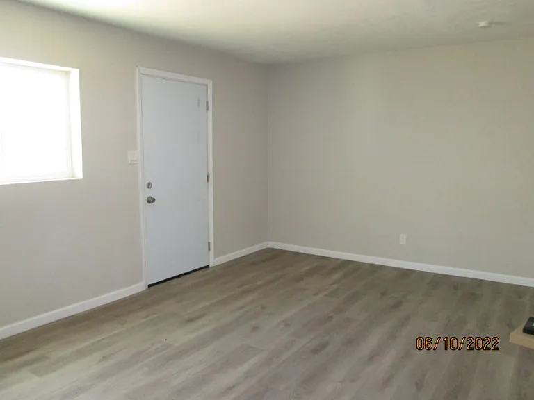 450 N Haskell Ave — Photo 7